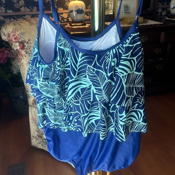 Women’s swimsuit size 20 - Picture 3 of 5